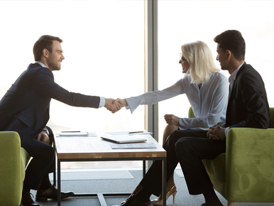Employee helping client 772x579 .png